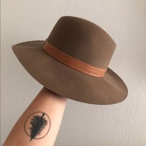 Janessa floppy hat